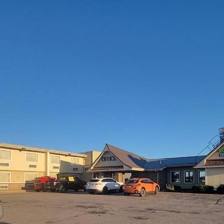 Days Inn By Wyndham West Branch Iowa City Area Dış mekan fotoğraf
