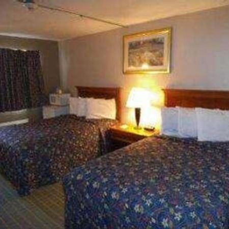 Days Inn By Wyndham West Branch Iowa City Area Dış mekan fotoğraf