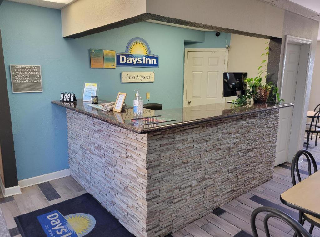 Days Inn By Wyndham West Branch Iowa City Area Dış mekan fotoğraf