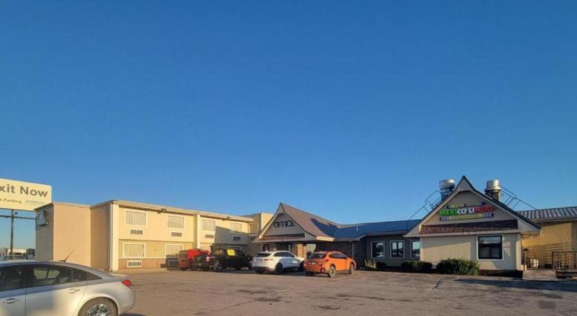 Days Inn By Wyndham West Branch Iowa City Area Dış mekan fotoğraf