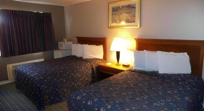 Days Inn By Wyndham West Branch Iowa City Area Dış mekan fotoğraf