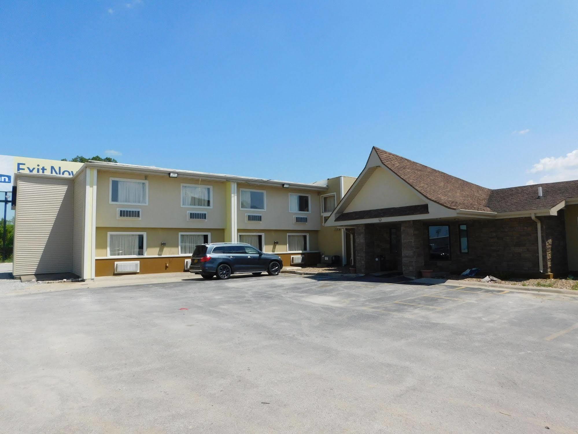 Days Inn By Wyndham West Branch Iowa City Area Dış mekan fotoğraf
