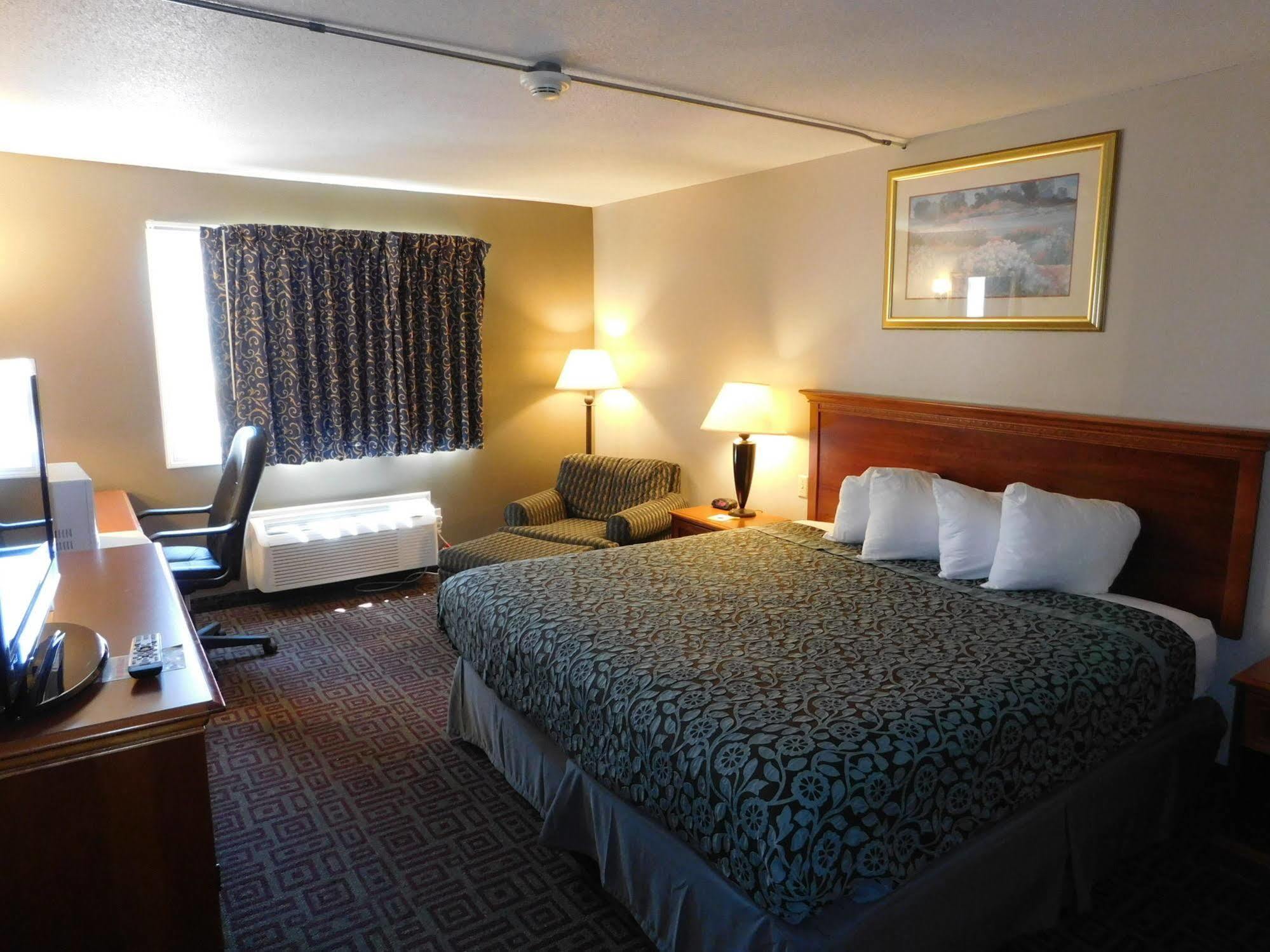 Days Inn By Wyndham West Branch Iowa City Area Dış mekan fotoğraf